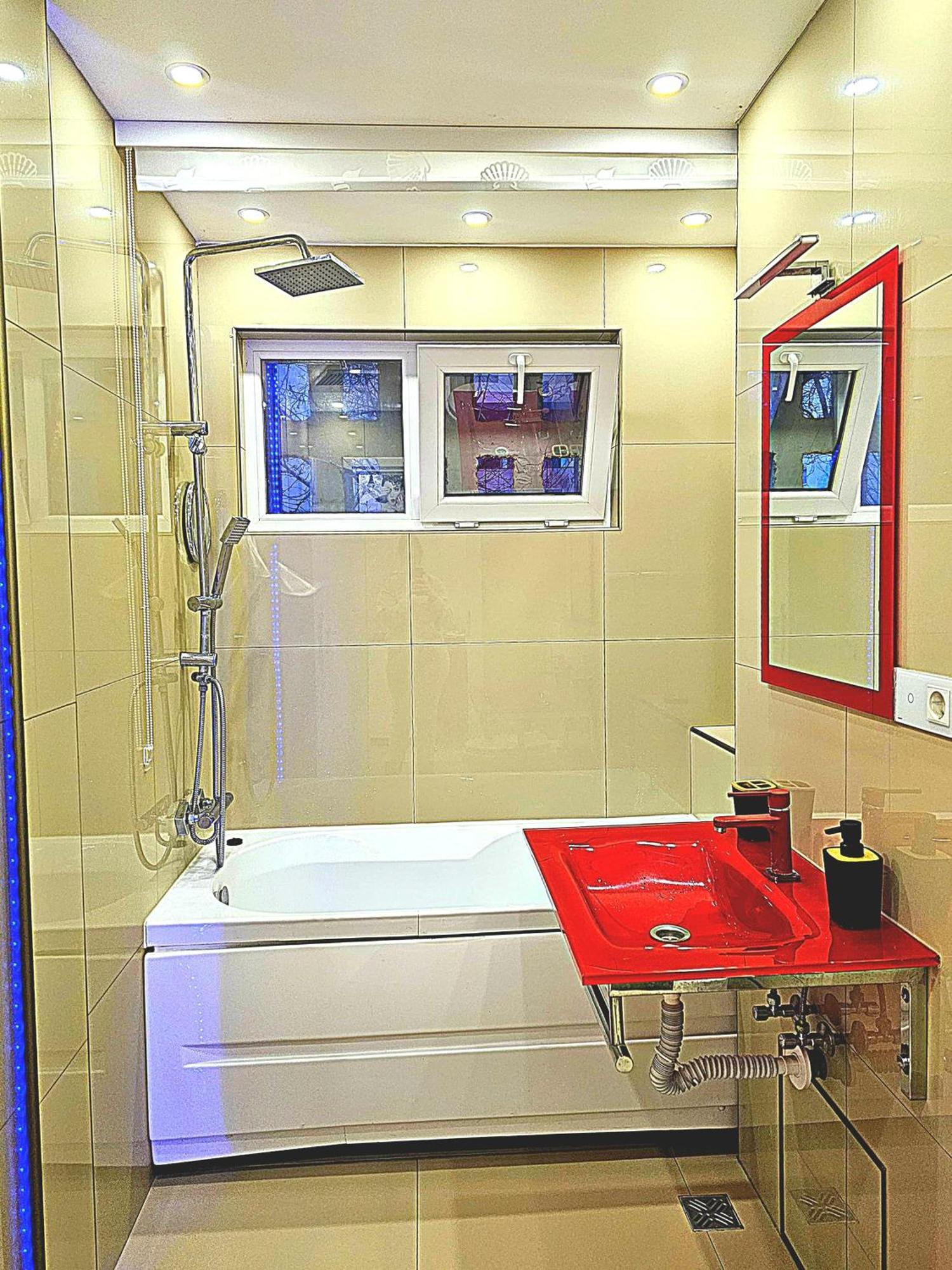 Luxury Paul Apartment Green, Private & Accessible Brasov Exterior photo